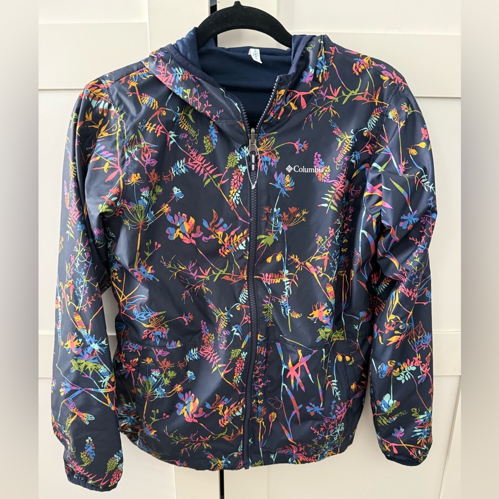 Columbia youth reversible lightweight jacket.